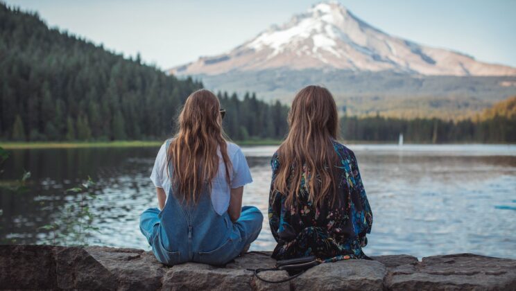 Hantu itu Bernama Pertemanan: Sebuah Catatan Remaja Bipolar